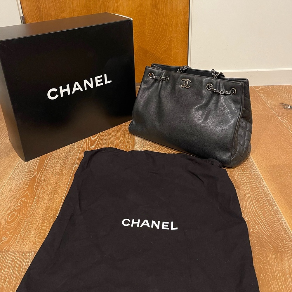Chanel Caviar Leather Shopping Tote in Black, style 94305 - Picture 1 of 16